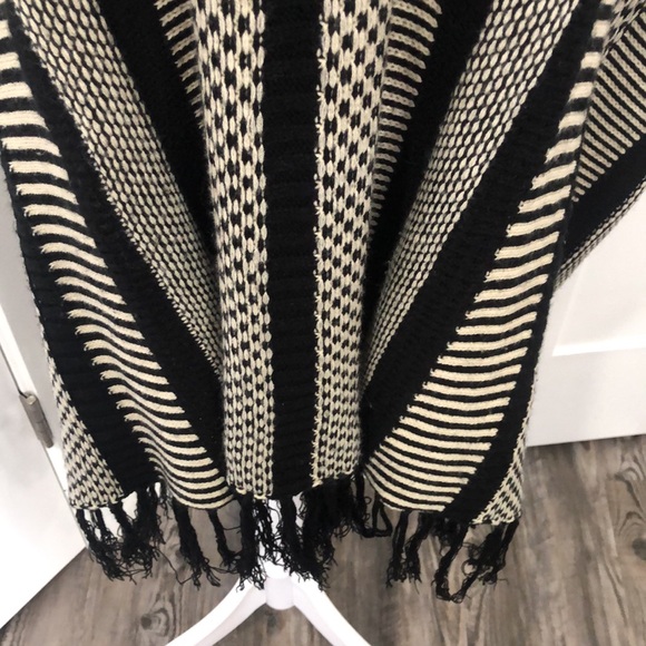 Do everything for love| Kimono shawl sweater| Women’s|. OSFM Black Cream Bo ho - Picture 9 of 11